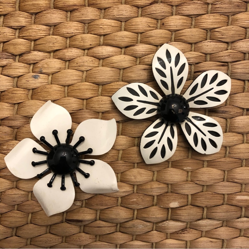 VINTAGE Fantastic Metal Flower Pins 🔲🌼🔲